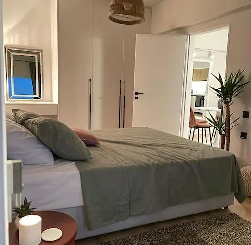 Cozy Apartment Opposite The Beach